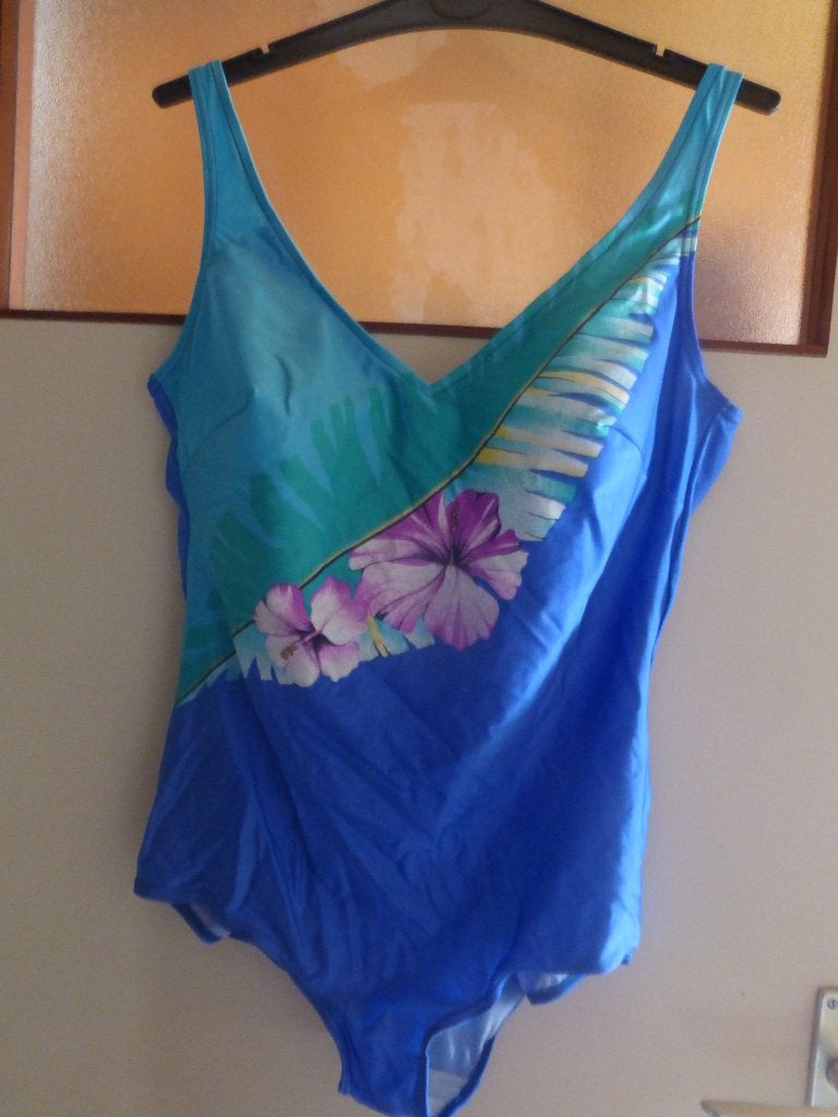 3 Maillots de bain femme en 1 pièce en lycra T:44 - 46 et 50, Vêtements | Femmes, Vêtements de Bain & Maillots de Bain, Enlèvement ou Envoi