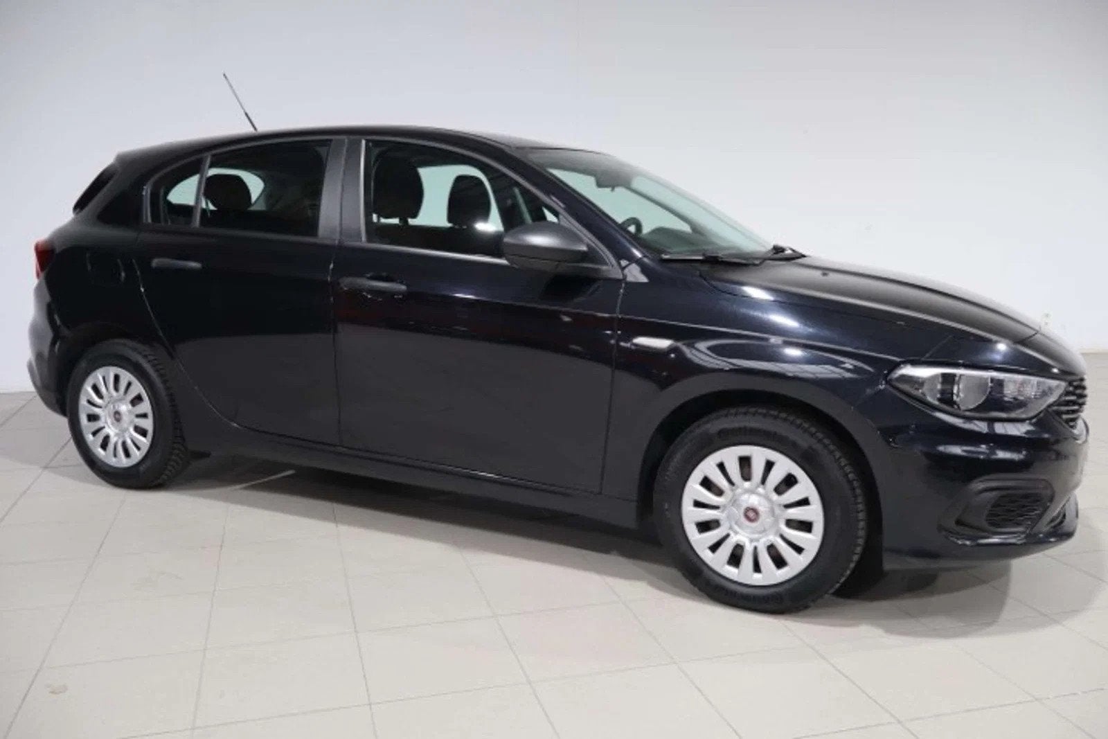 Fiat Tipo Tipo 1.4i Lounge, https://public.car-pass.be/vhr/06d1fd3f-00e3-4173-b3a4-e7ccf2f7f58a, Achat, Euro 6, Entreprise