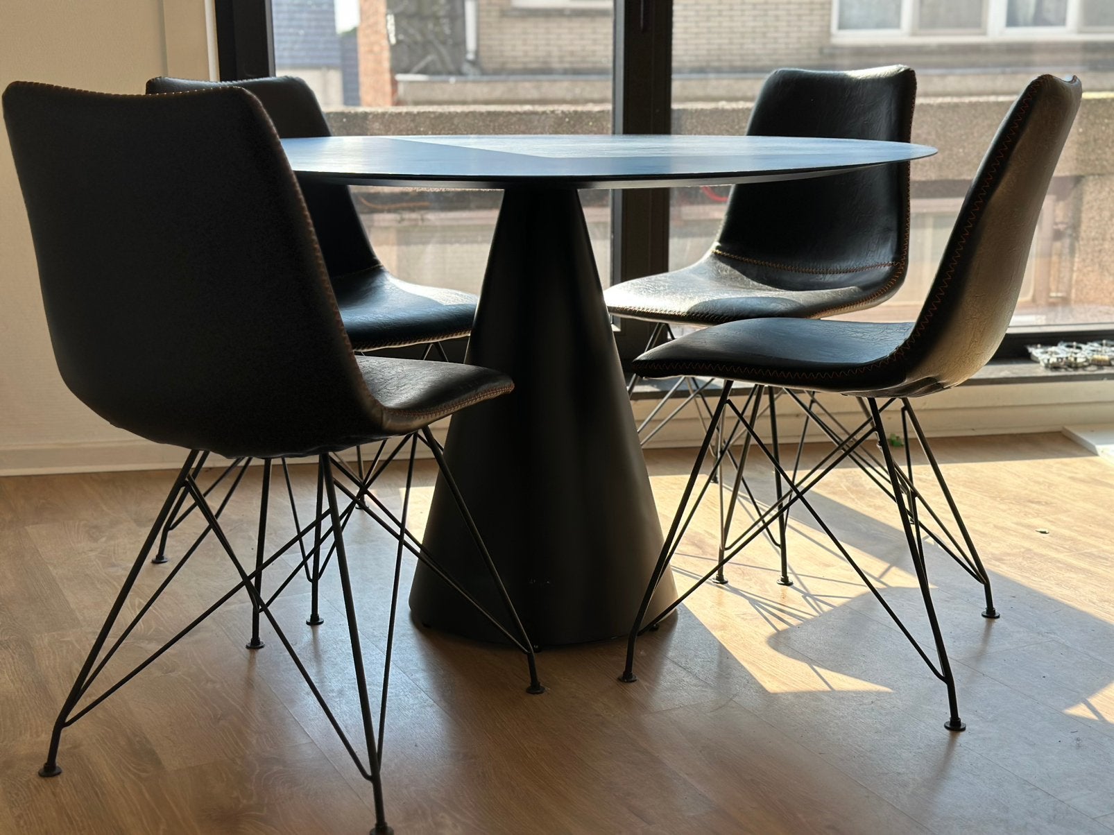 Ronde zware metalen eettafel Ø 120 cm met 4 stoelen, Ophalen, Gebruikt, Rond, Metaal