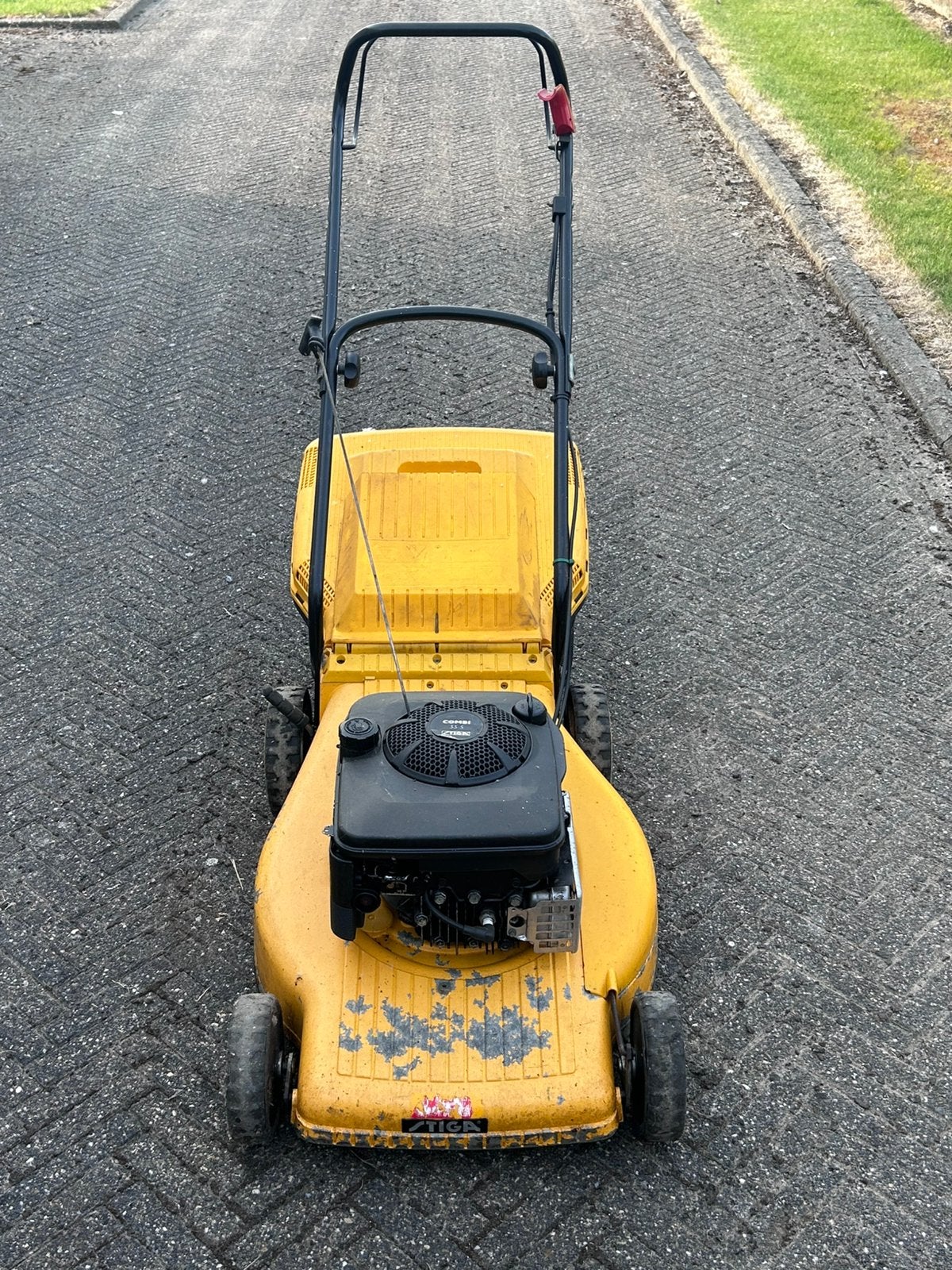 Stiga zelftrekker met maaidek van 55 cm B, Ophalen, Zo goed als nieuw
