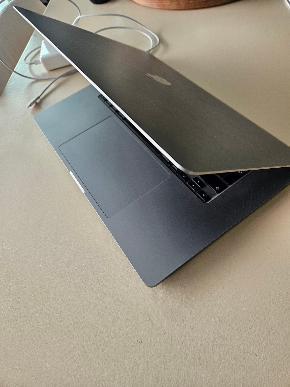 Macbook Pro 2019 17 inch - Scherm werkt plots niet meer, Computers en Software, Apple Macbooks, Ophalen of Verzenden, 17 inch