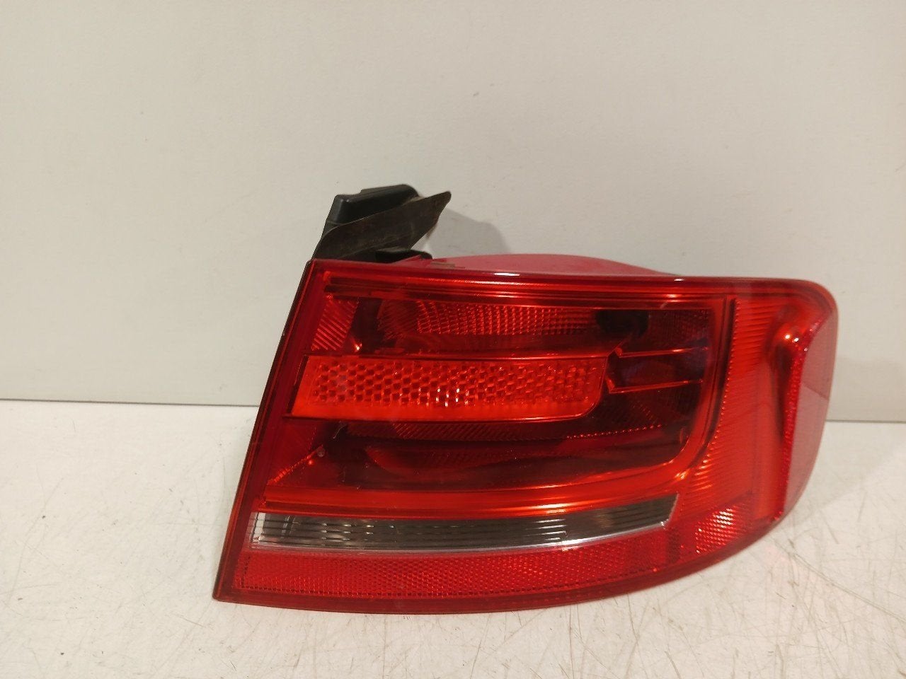 Achterlicht carrosserie rechts Audi A4, Onderdelen@venauto.nl, Van der Ven Autorecycling B.V., Gebruikt, Ettenseweg 76, 4706 PB Roosendaal, The Netherlands