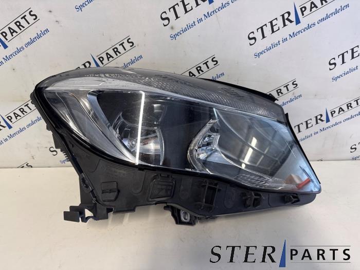 Phare droit d'un Mercedes GLA, Autos : Pièces & Accessoires, Éclairage, Mercedes-Benz, Utilisé, 3 mois de garantie, Enlèvement ou Envoi