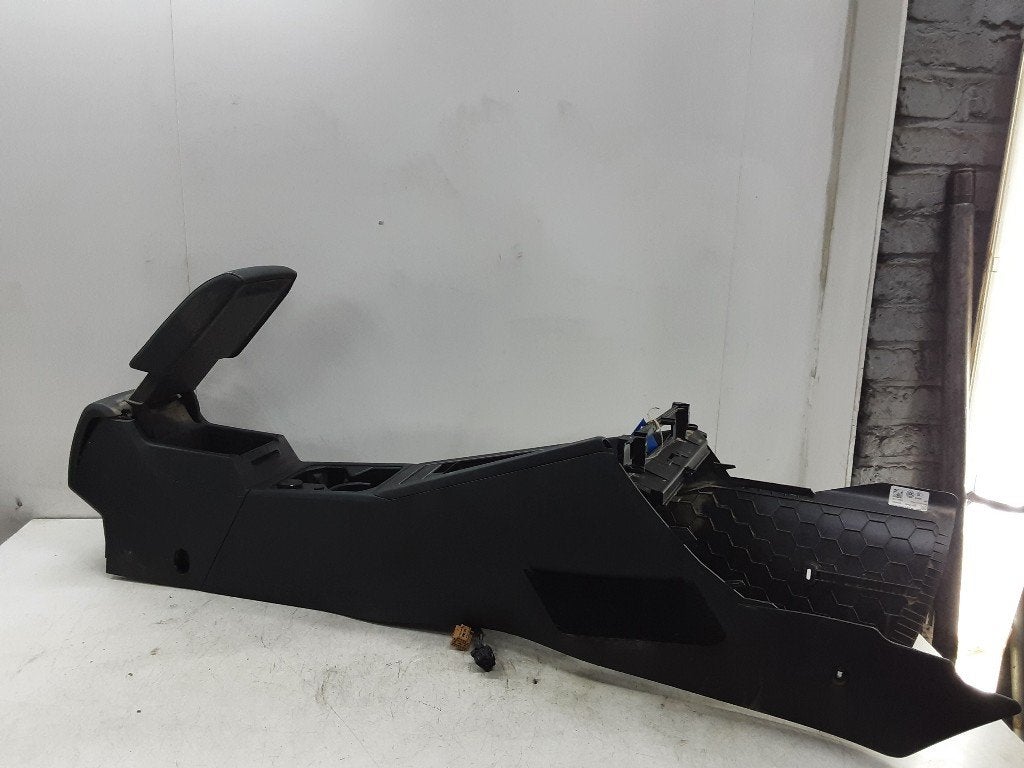 CONSOLE CENTRALE Volkswagen Golf VIII (CD1) (5H0862531), Volkswagen, Mevr. I. Hauben, Utilisé, Rue de l'Espoir 34 34
4030  GRIVEGNÉE, BE
