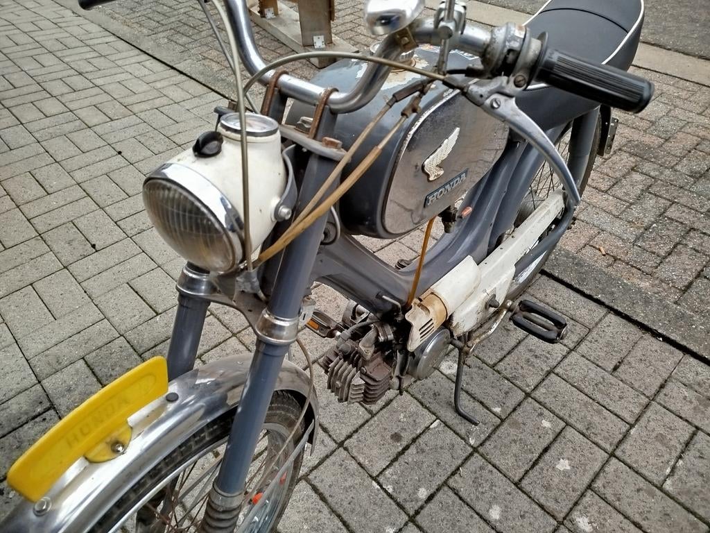 Honda PS 50 de 1961 dans son jus tournante ainsi que tous ce