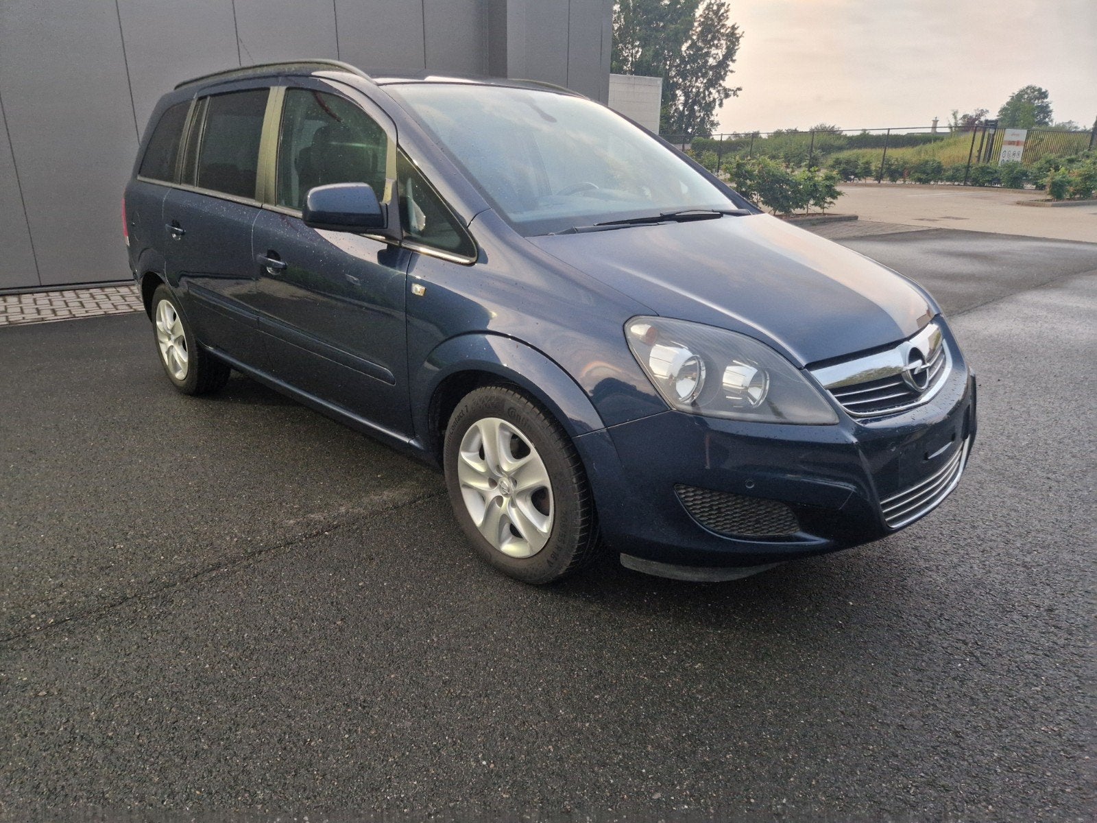 Opel zafira 1.6i benzine 7 plaatsen euro5, Auto's, Voorwielaandrijving, Euro 5, Stof, Zwart