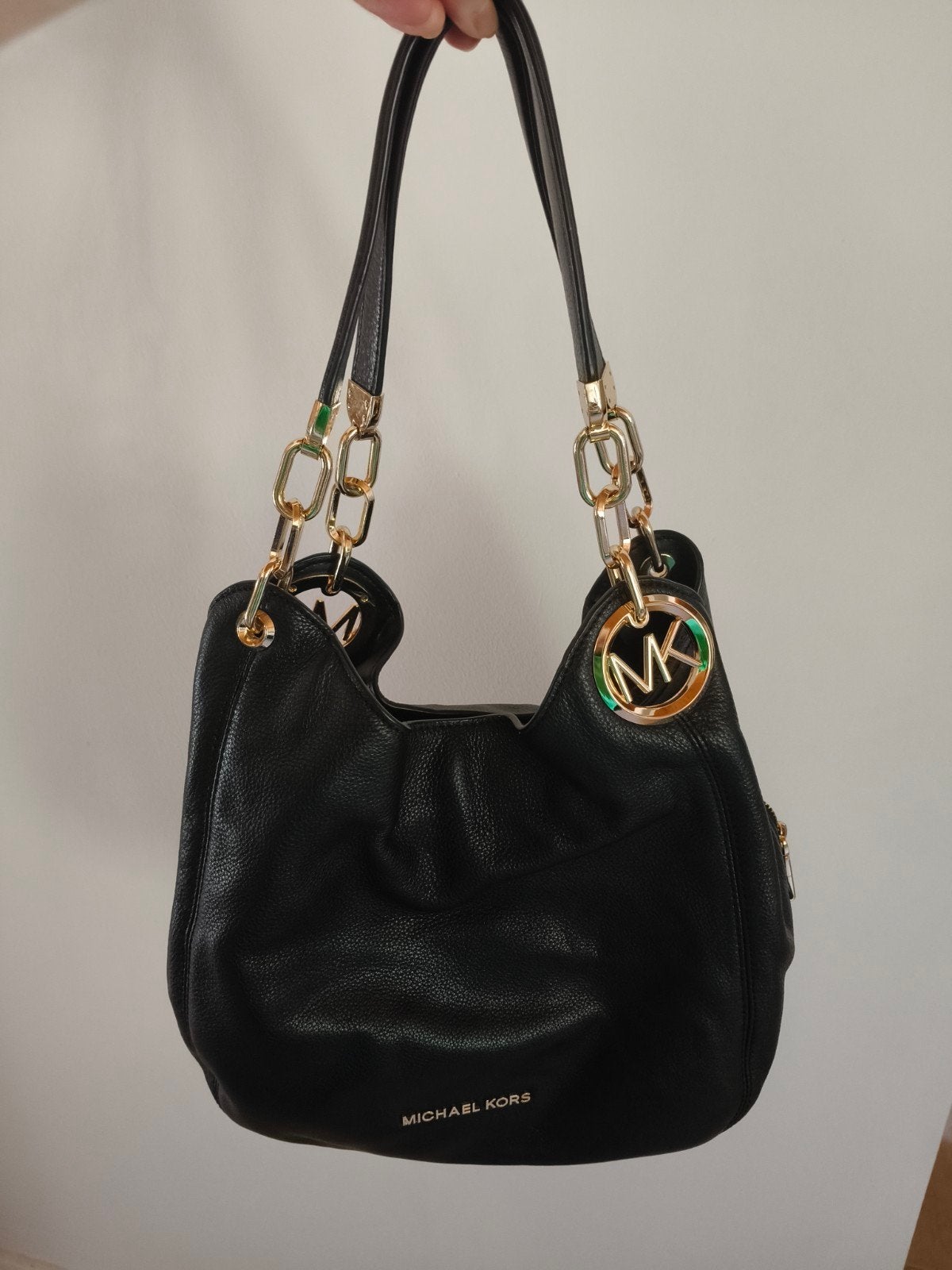 Sac à main Michael Kors de couleur noir et doré, Bijoux, Sacs & Beauté, Sacs | Sacs Femme, Enlèvement, Noir, Sac à main
