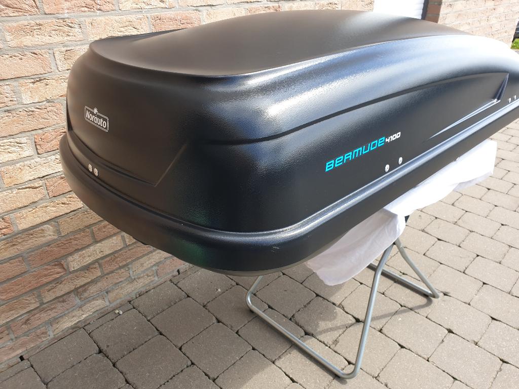 NORAUTO dakkoffer (410L) + THULE dak- en voetsteunen, Ophalen, Zo goed als nieuw