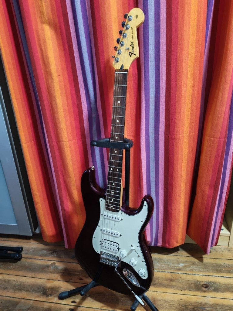 Fender Stratocaster Standard HSS, Musique & Instruments, Enlèvement ou Envoi, Solid body, Fender