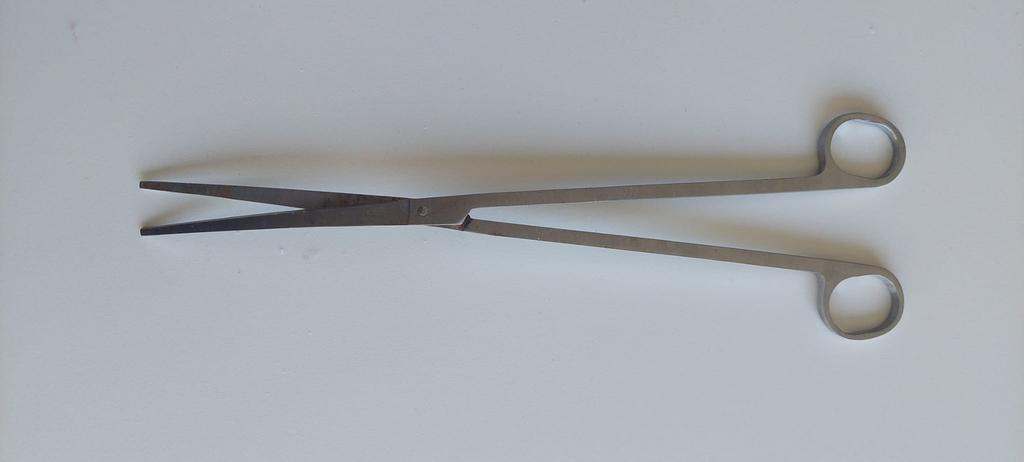 Kniptang en thermometer aquarium.