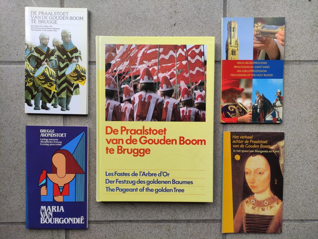 Couverture rigide Bruges + 4 éditions, Enlèvement ou Envoi