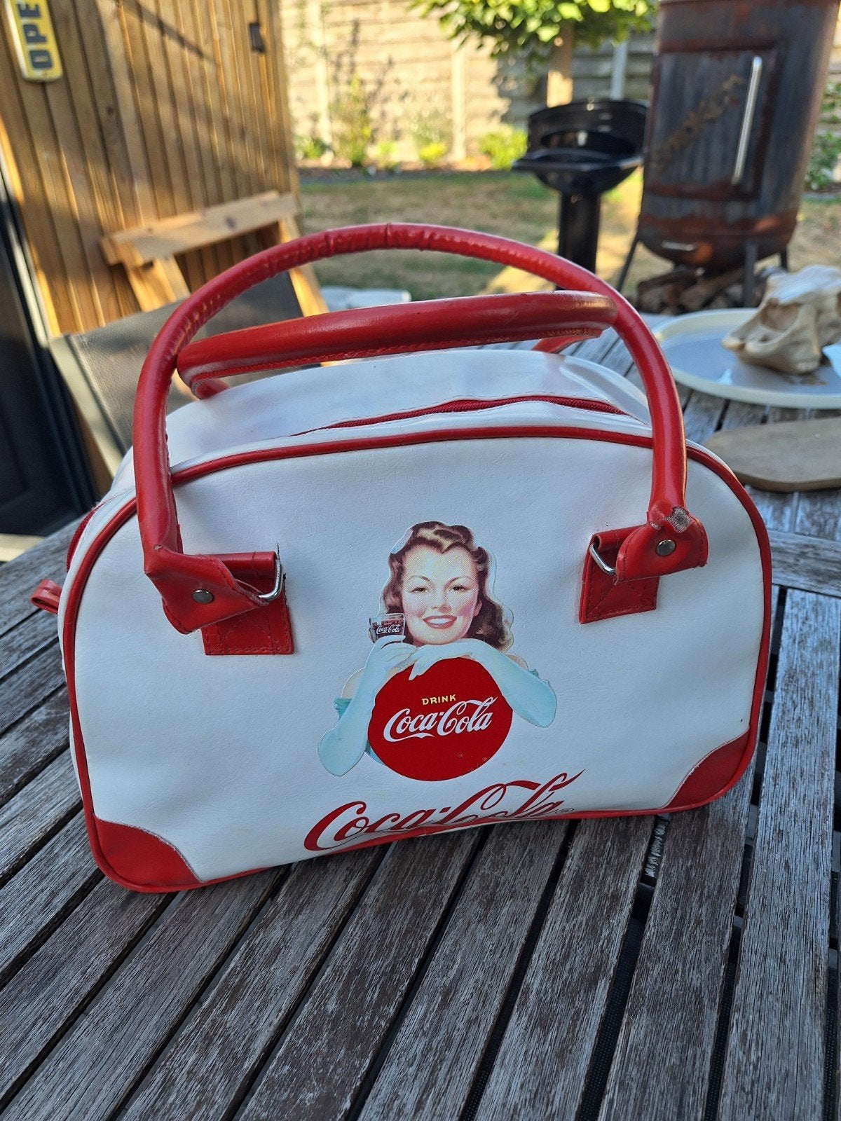 handtas Coca-Cola, Ophalen