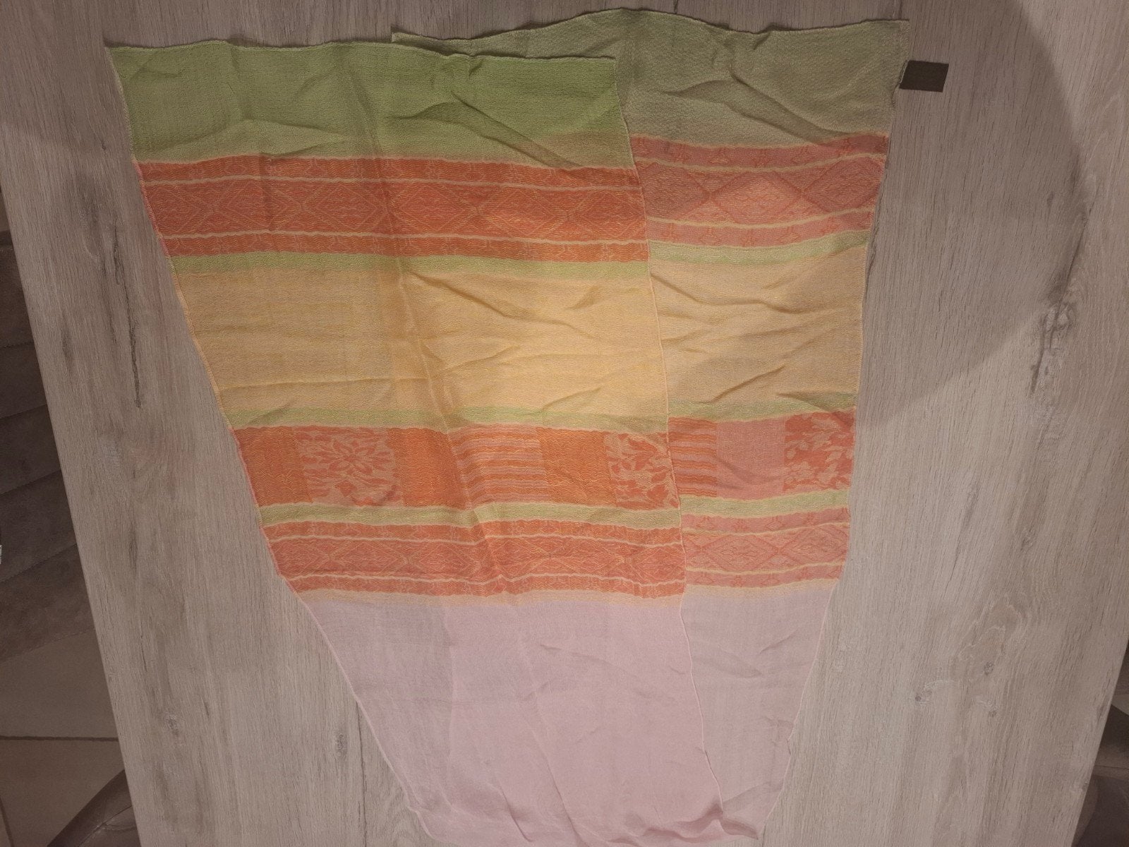 Zijde sjaal/silc scarf Jim Thompson, Enlèvement