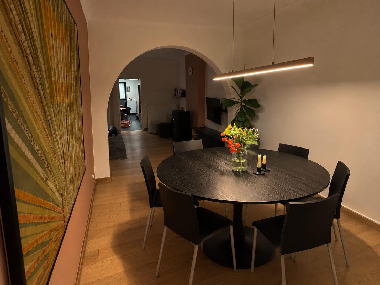 Ethnicraft Ronde Eettafel Torsion Gevernist Eikenhout, 127cm, Ophalen, Eikenhout