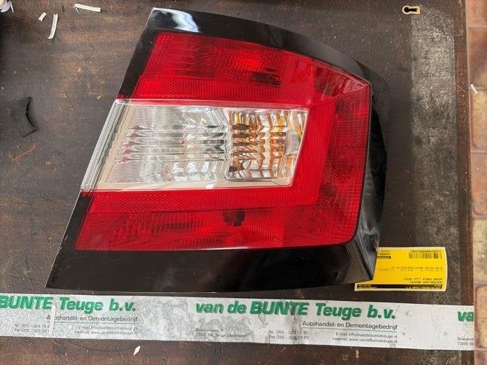 Feu arrière droit d'un Skoda Fabia, Autos : Pièces & Accessoires, -, 3 mois de garantie, Utilisé, Skoda