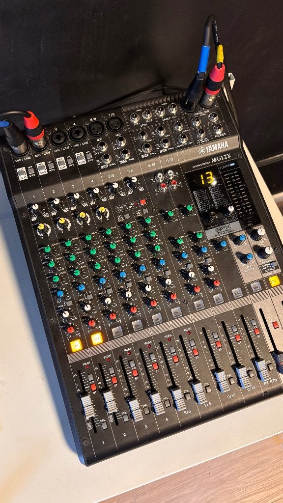Table de mixage Yamaha MG12X, Musique & Instruments, Tables de mixage, Comme neuf, 10 à 20 canaux, Entrée micro, Enlèvement