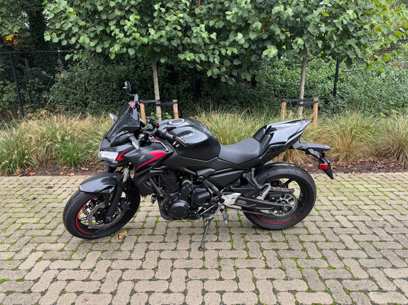 Kawasaki Z650 2023 Sport kit Black and Red, 2 cilinders, Occasion, ABS, Particulier