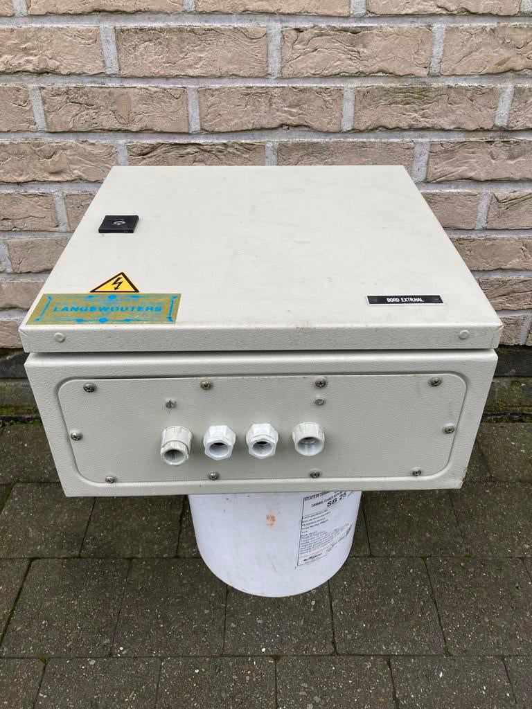 Metalen elektriciteitskast, Doe-het-zelf en Bouw, Elektriciteit en Kabels, Ophalen, Gebruikt