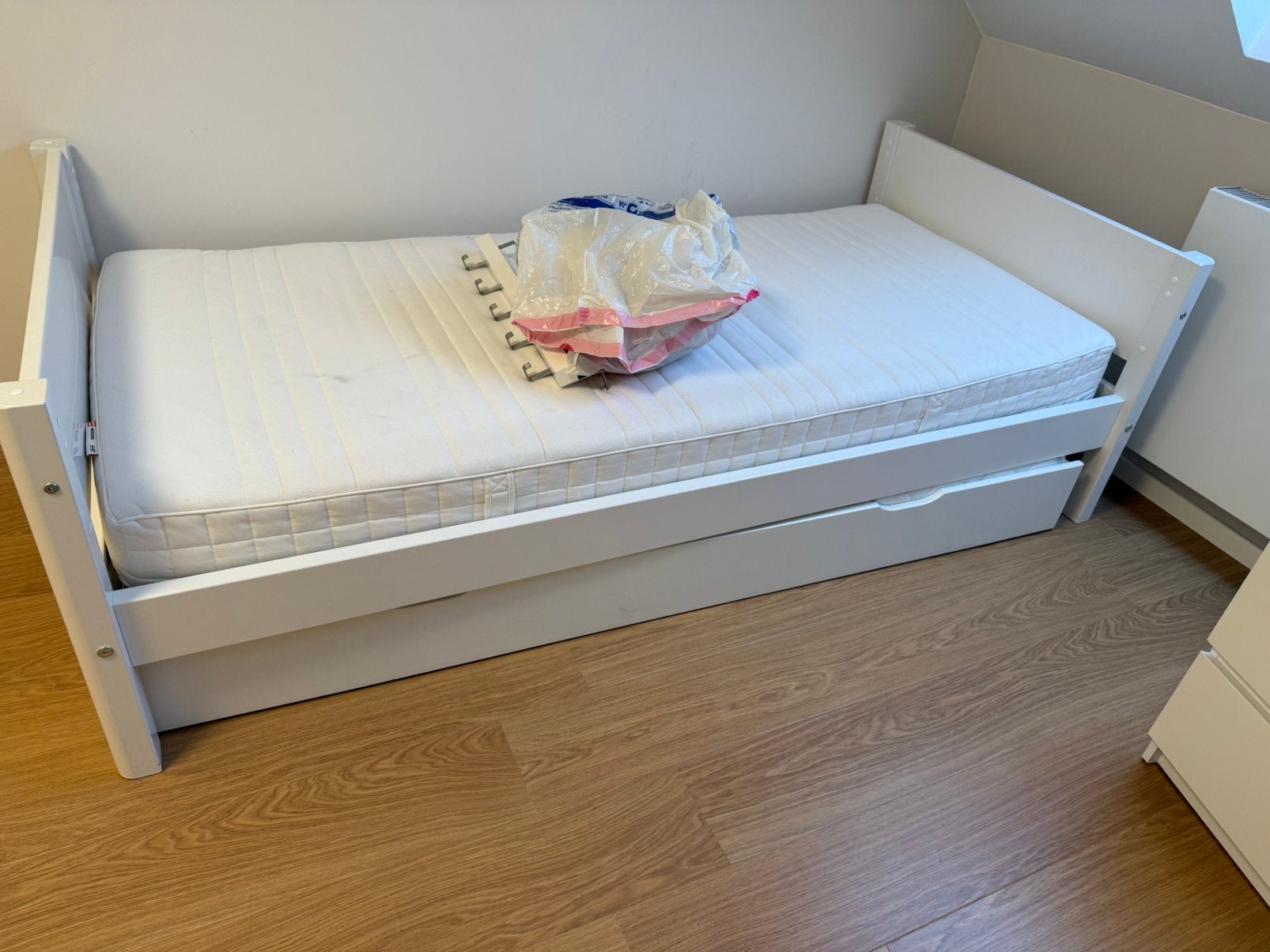 Lis une personne avec extension à deux personnes à vendre, Enlèvement, Comme neuf, Matelas