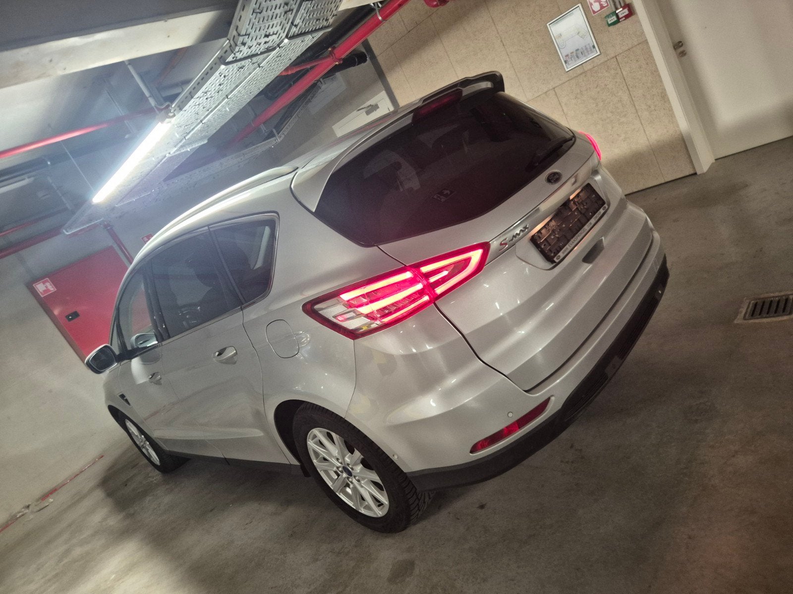 Je vend une ford S max anne 2017, 7place en très bon état