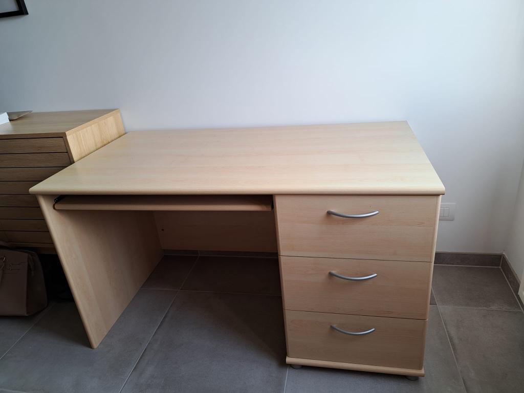 Bureau in licht hout, Huis en Inrichting, Bureaus, Ophalen, Gebruikt