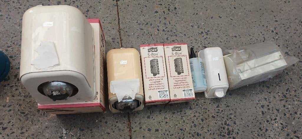 Distributeur de savon Tork, porte-rouleaux, porte-rouleau, Enlèvement