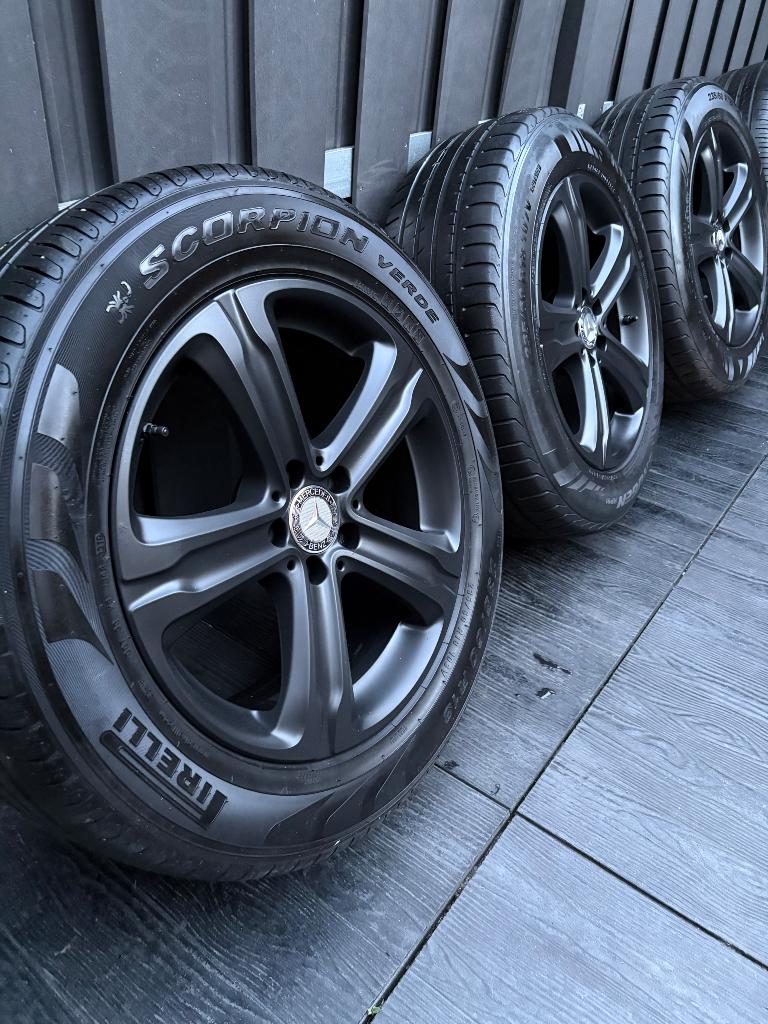 Mercedes 18 inch velgen GLC X253 C253 W205 W213 W447, Auto-onderdelen, Ophalen, 18 inch, Banden en Velgen, 235 mm