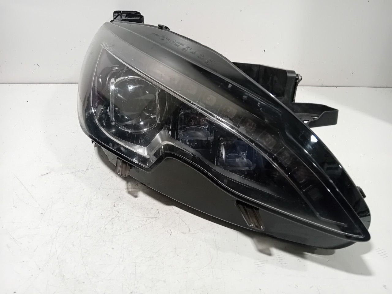 Koplamp rechts Peugeot 308, Onderdelen@venauto.nl, Van der Ven Autorecycling B.V., Ettenseweg 76, 4706 PB Roosendaal, The Netherlands
