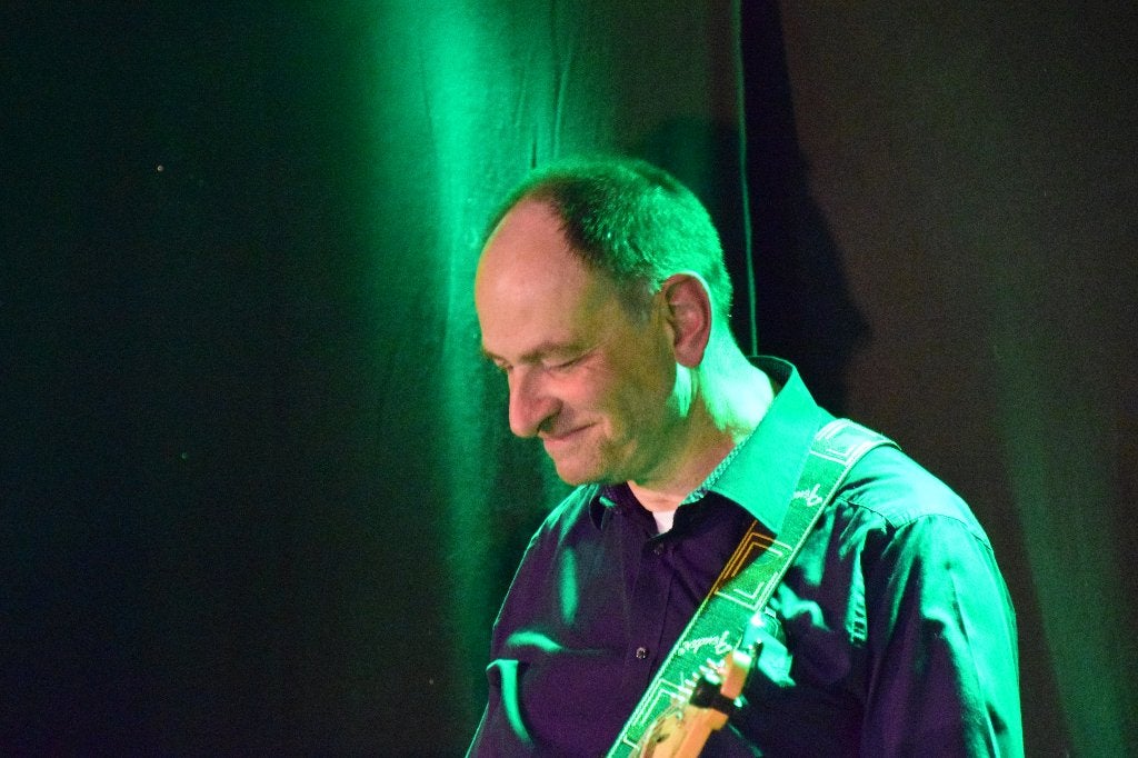 Apprenez la guitare électrique!, Musique & Instruments, Enlèvement ou Envoi