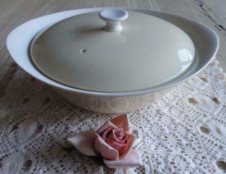 SALE Wedgwood Harvest Moon dekschaal, pastel geel, Huis en Inrichting, Keuken | Servies, -, -, Ophalen of Verzenden, -
