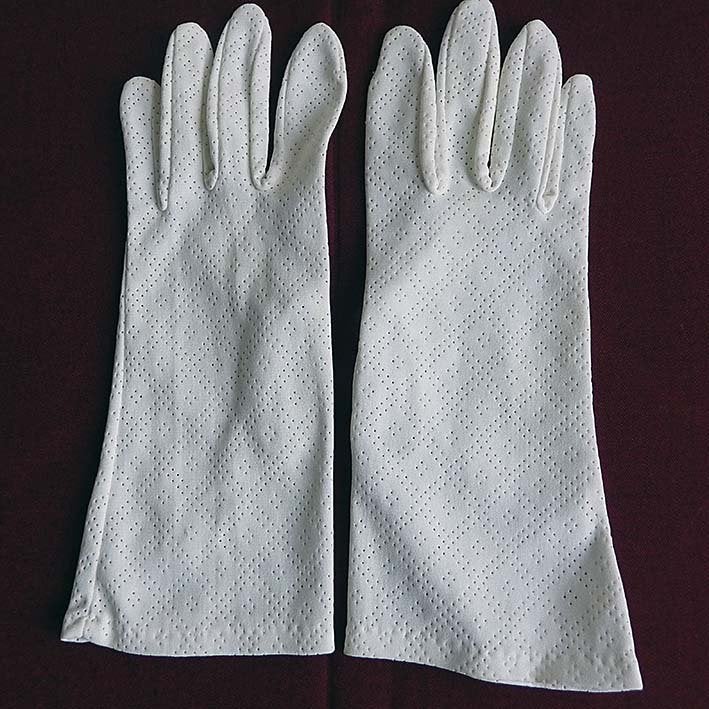 Vintage Geperforeerde Dames-Handschoenen., Kleding | Dames, Mutsen, Sjaals en Handschoenen, Ophalen, Nieuw, Handschoenen