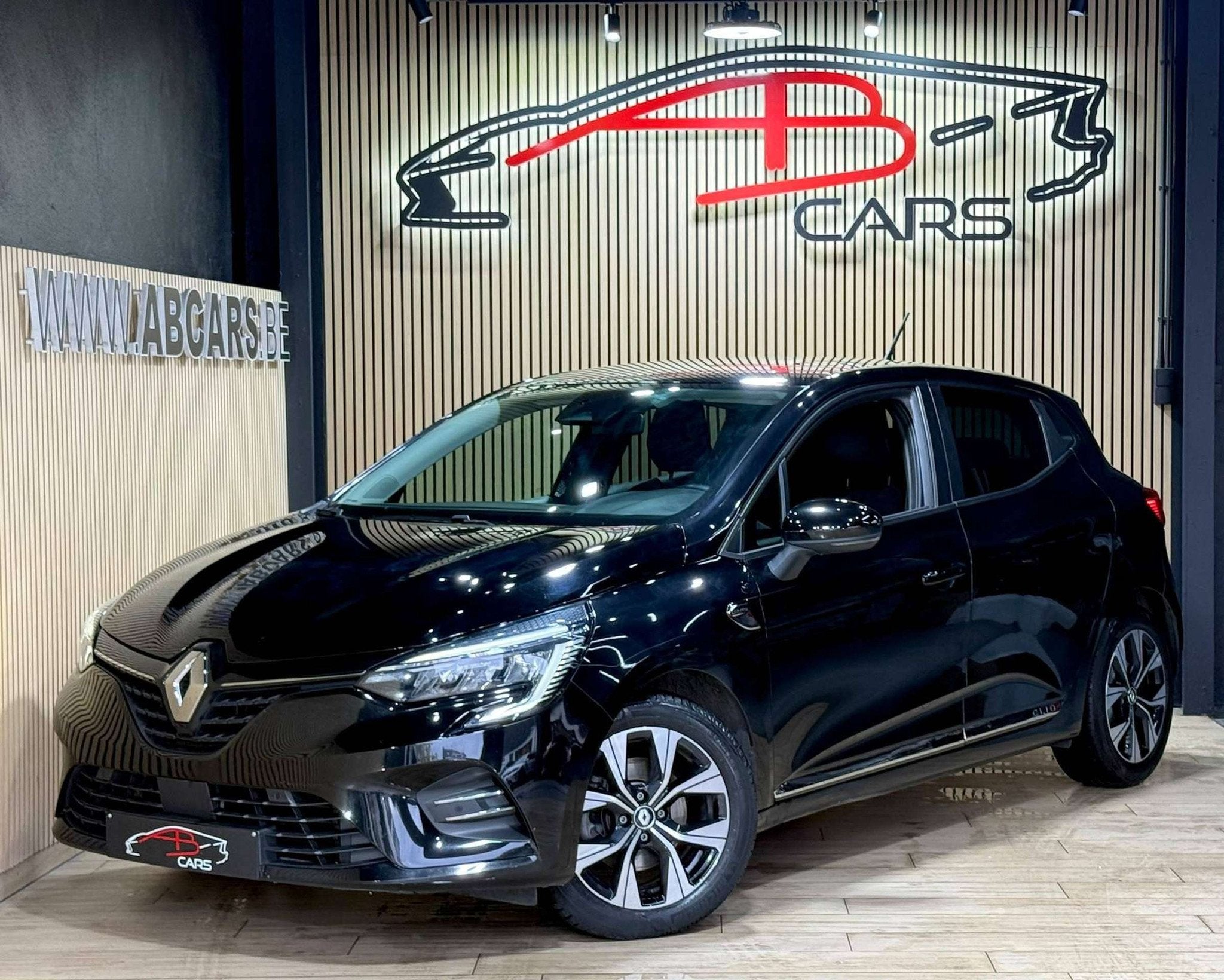 Renault Clio 1.6i E-TECH Hybrid * GARANTIE 12 MOIS *, Auto's, Automaat, Gebruikt, https://public.car-pass.be/vhr/0f2298a8-88ab-463f-8e49-e649e2019b30