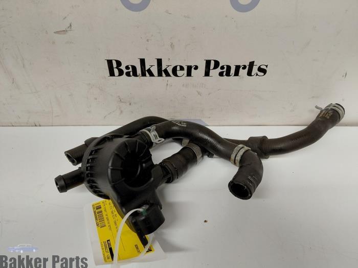 Extra waterpomp van een Volvo V60, Auto-onderdelen, Airco en Verwarming, Volvo, Gebruikt, 3 maanden garantie