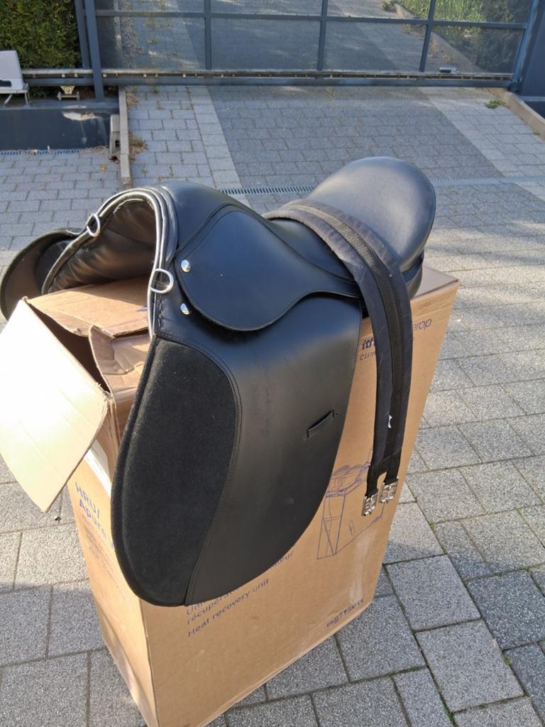 Zadel Kerbl te koop voor brede rug /schouder 32 cm, Dieren en Toebehoren, Ophalen of Verzenden, Zo goed als nieuw