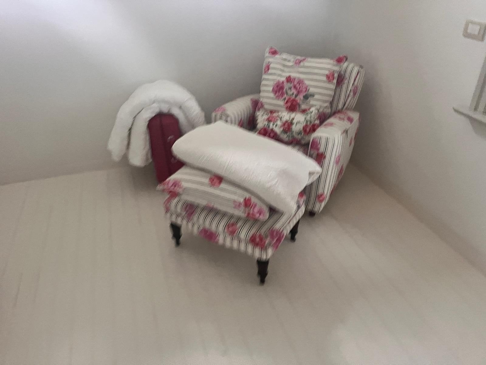 Design fauteuil, voetenbank en 2 kussens, Huis en Inrichting, Fauteuils, Ophalen