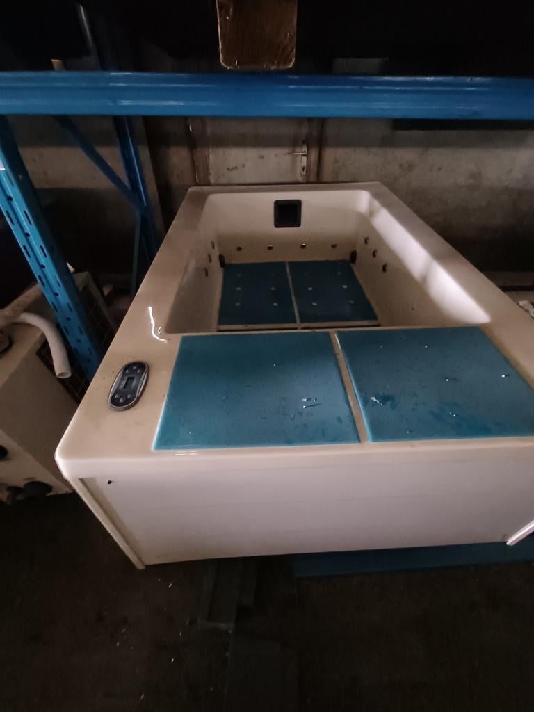 Jacuzzi livré gratuitement, Enlèvement ou Envoi