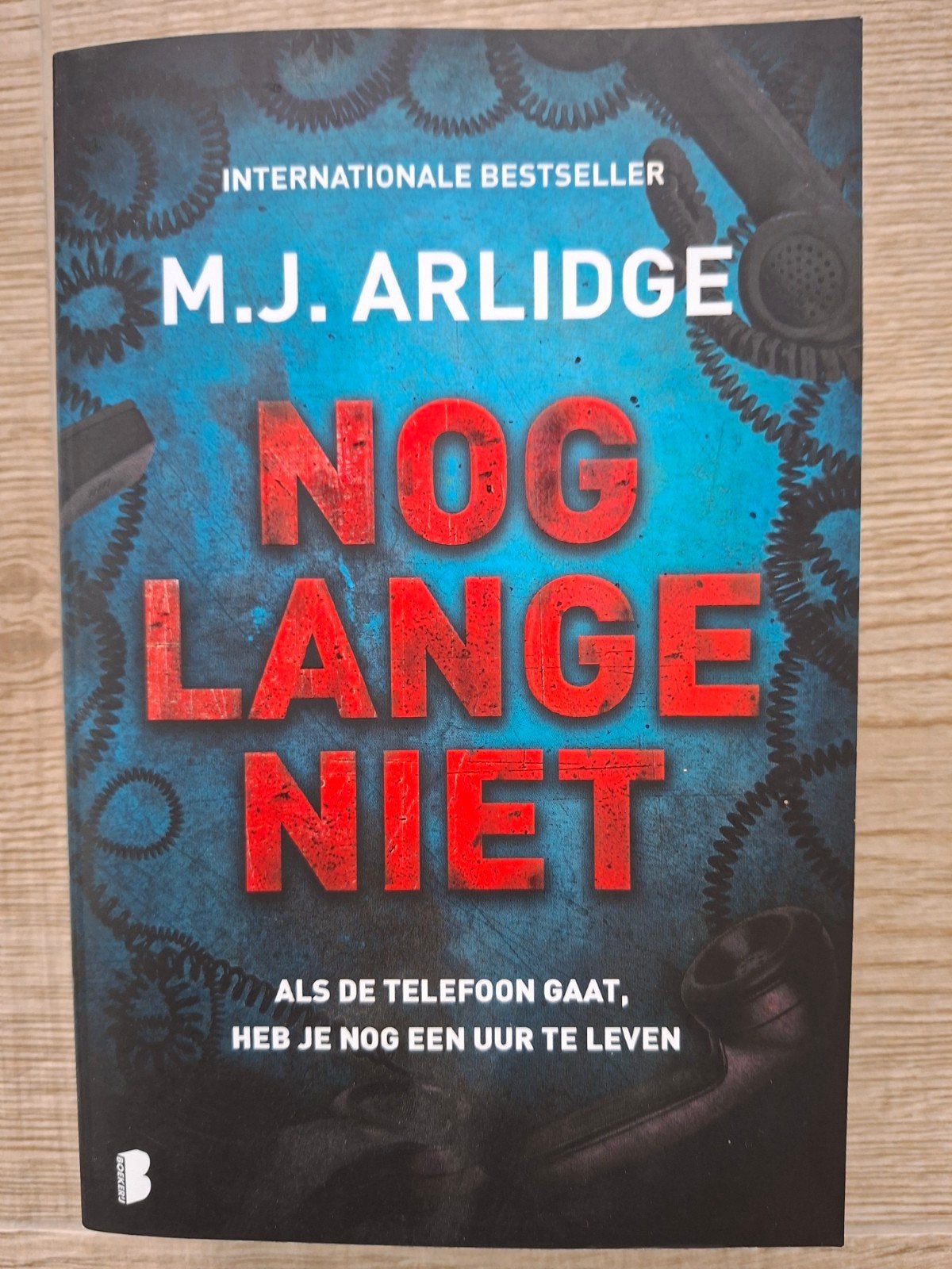 M.J. Arlidge - Nog lange niet, Ophalen of Verzenden, Zo goed als nieuw, M.J. Arlidge