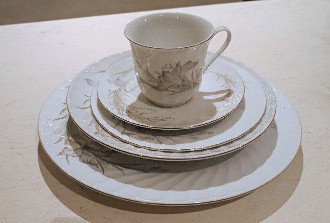 servies 60 delig, Ophalen, Bord(en)