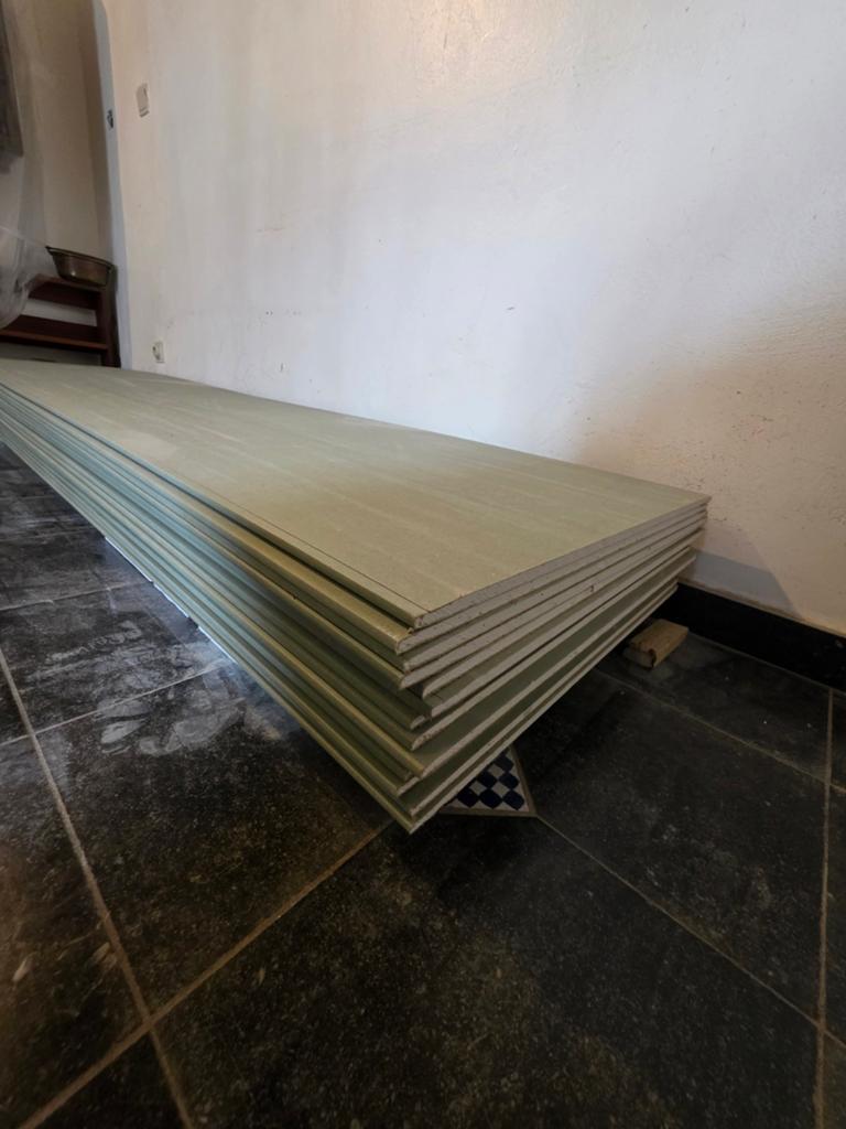 16 plaques de plâtre Siniat Hydro 9,5mm, Enlèvement, Neuf, Autres matériaux