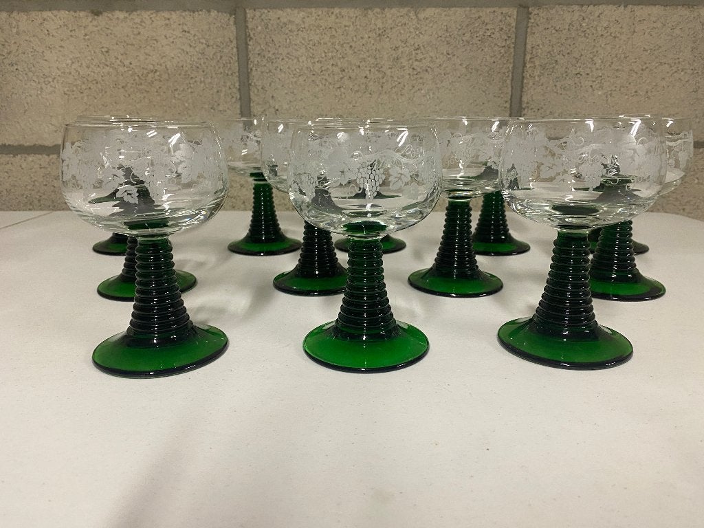 12 vintage Roemer wijnglazen met groene voet & druivenmotief, Ophalen