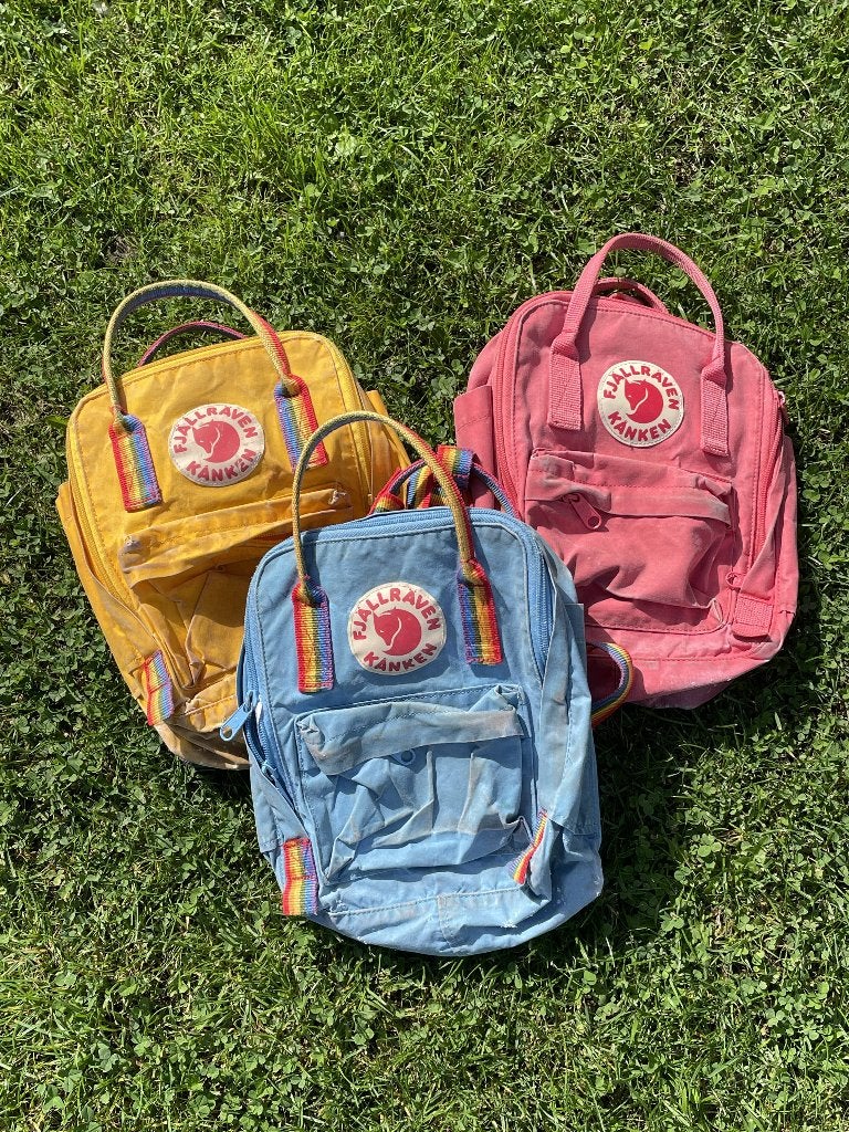 3x Fjallraven Rugzak Kånken (Geel, roze en blauw), Handtassen en Accessoires, Ophalen, Gebruikt, Minder dan 25 cm, Minder dan 30 cm