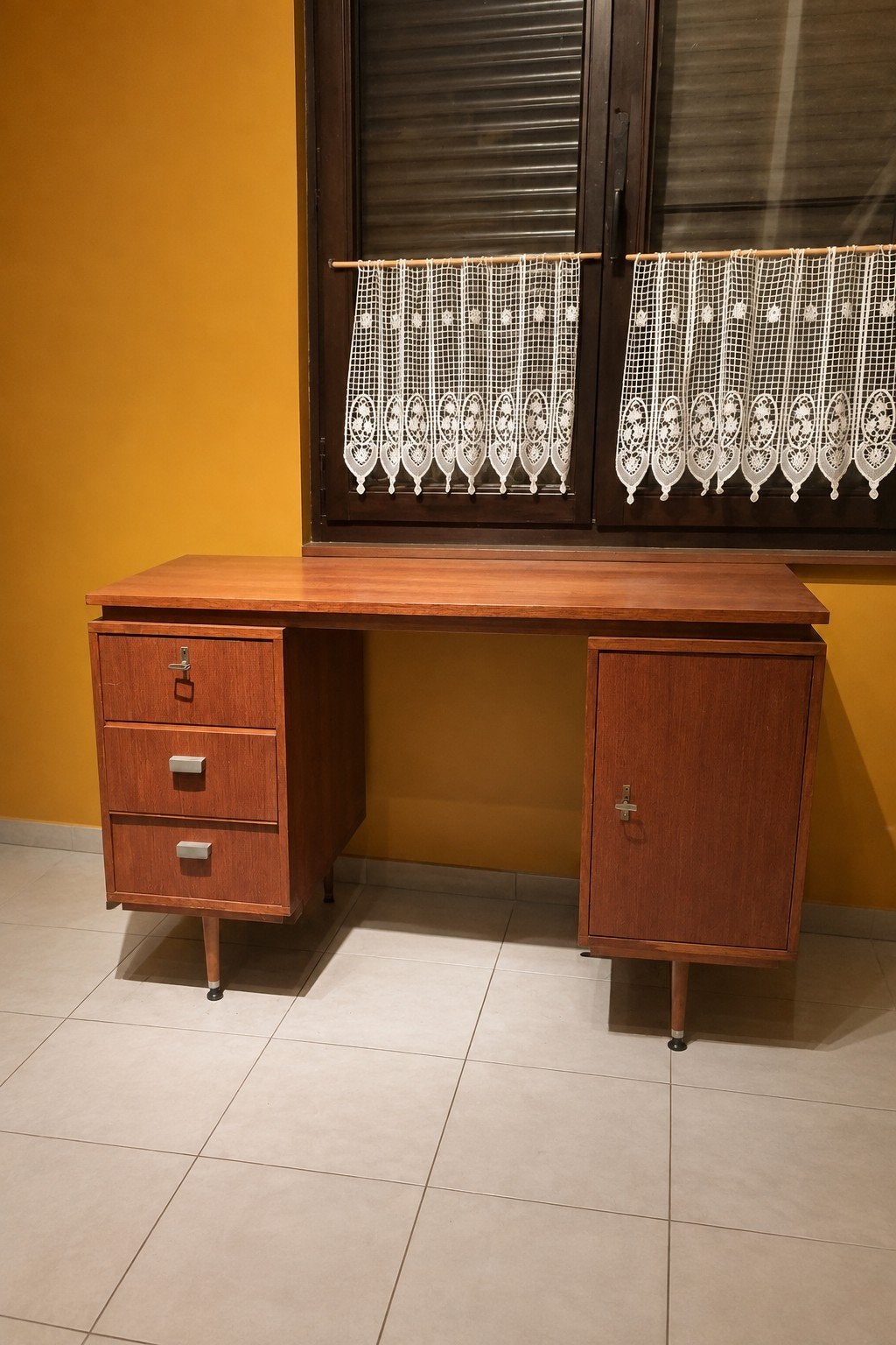 Vintage houten bureau / schrijftafel, Ophalen