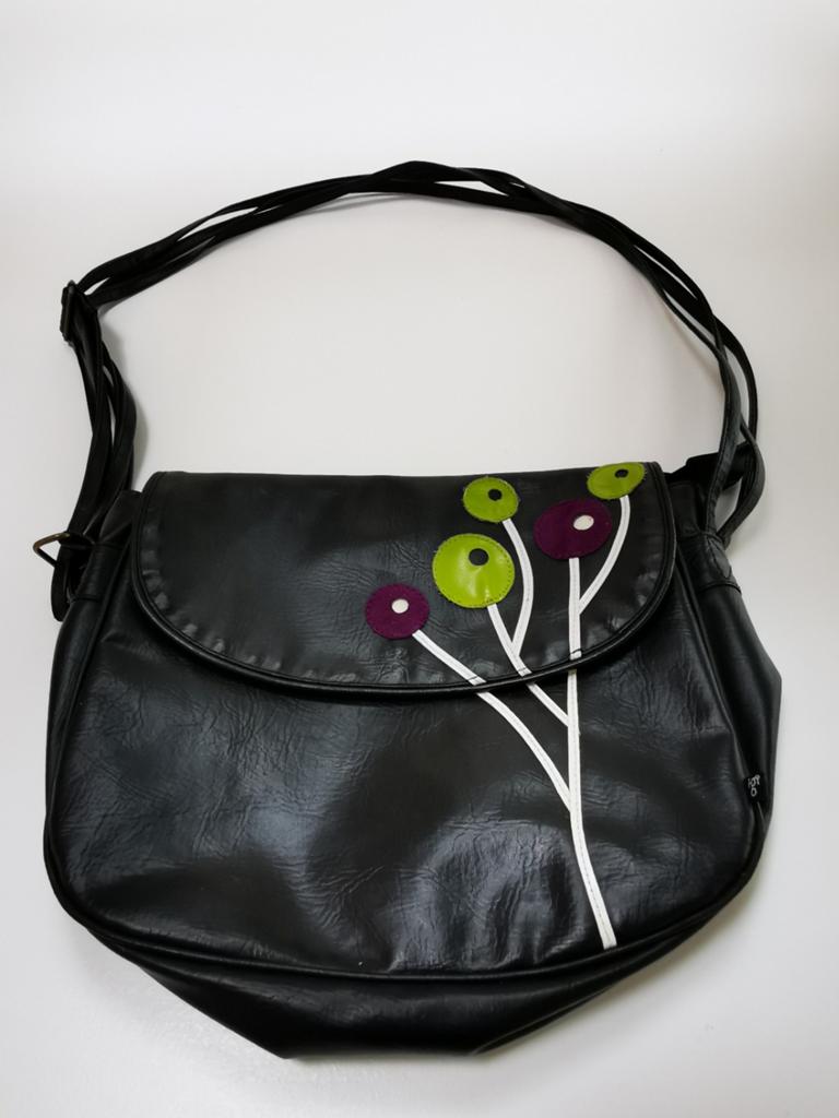 Handtas zwart met tekening paars groen wit, Handtassen en Accessoires, Tassen | Damestassen, Ophalen of Verzenden, Gebruikt, Overige kleuren
