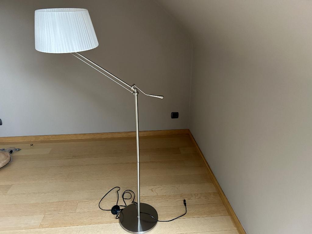 Moderne lampadair, verstelbaar in hoogte met witte kap, Huis en Inrichting, Ophalen, Nieuw, Metaal