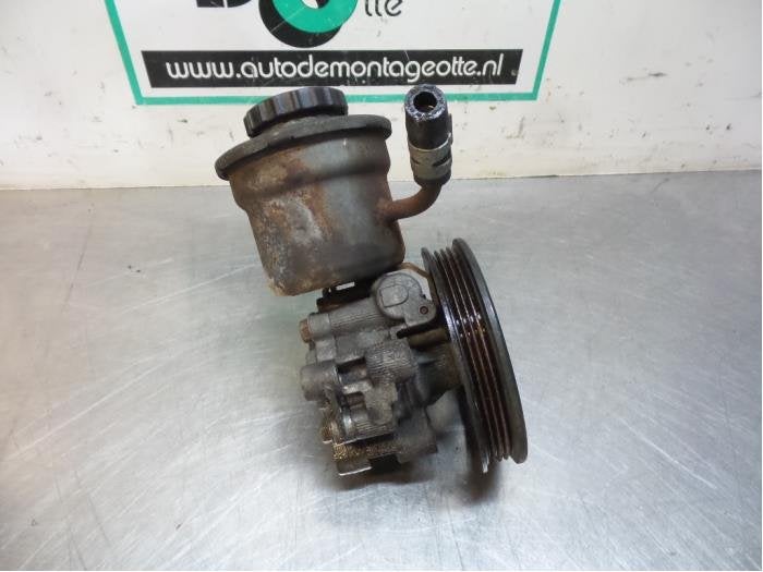 Pompe direction assistée d'un Toyota Yaris (Yaris 1 00-), -, 3 mois de garantie, Toyota, Utilisé