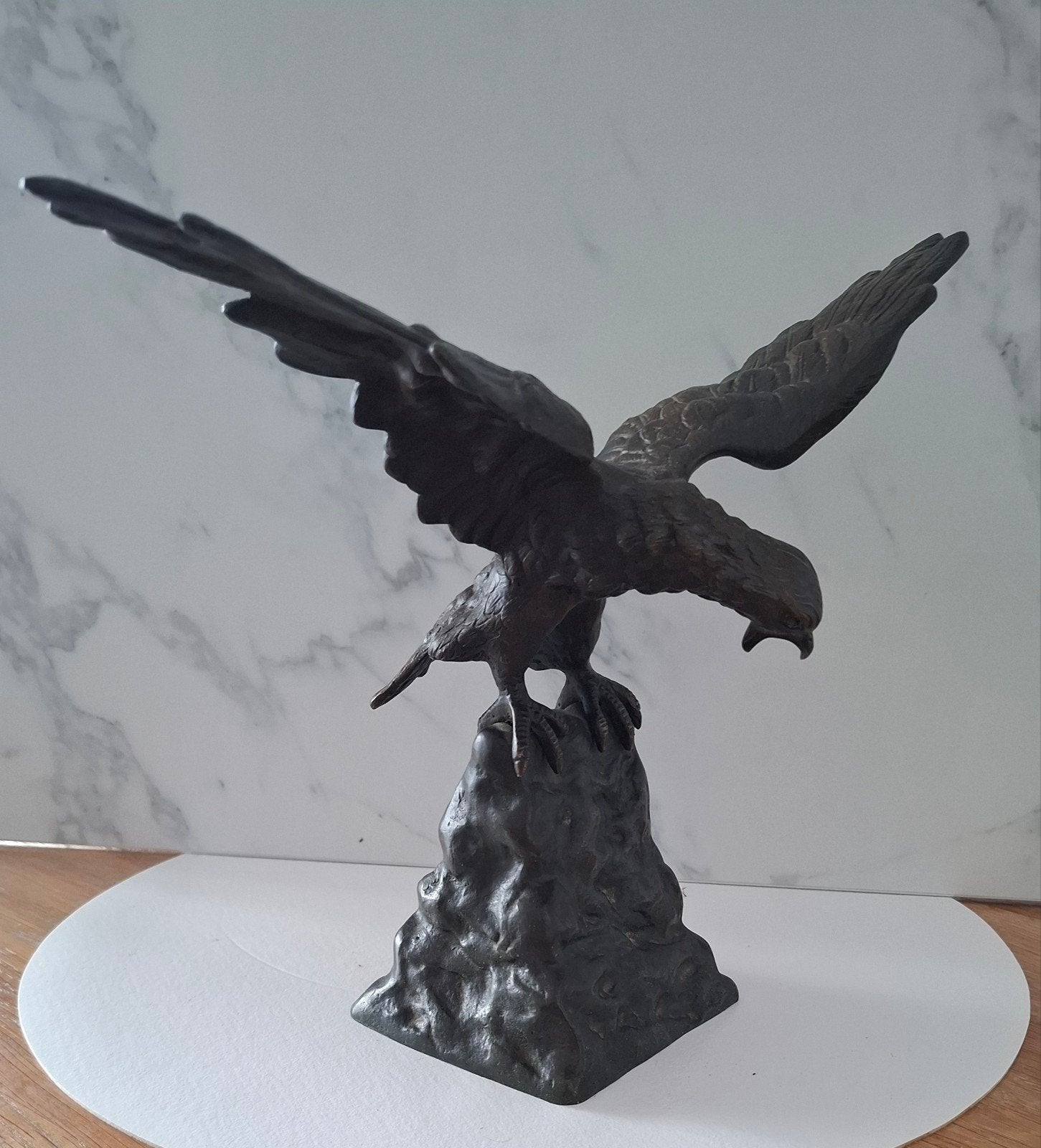 Bronzen adelaar, Ophalen