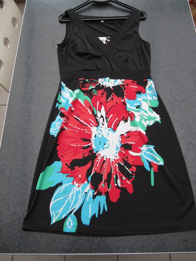 jurk nieuw Vila Joy medium zwart met motief bloem, Neuf, Taille 38/40 (M), Enlèvement ou Envoi, Vila Joy