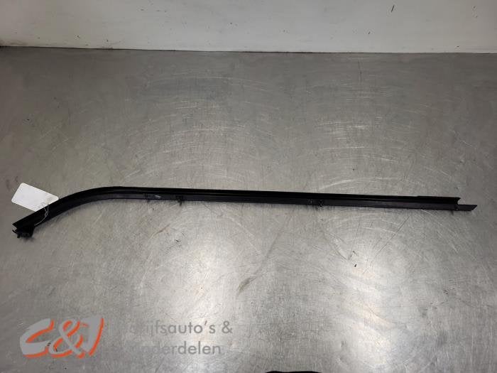 Rail porte coulissante gauche d'un Mercedes Vito, Autos : Pièces & Accessoires, 3 mois de garantie, Utilisé, -, -