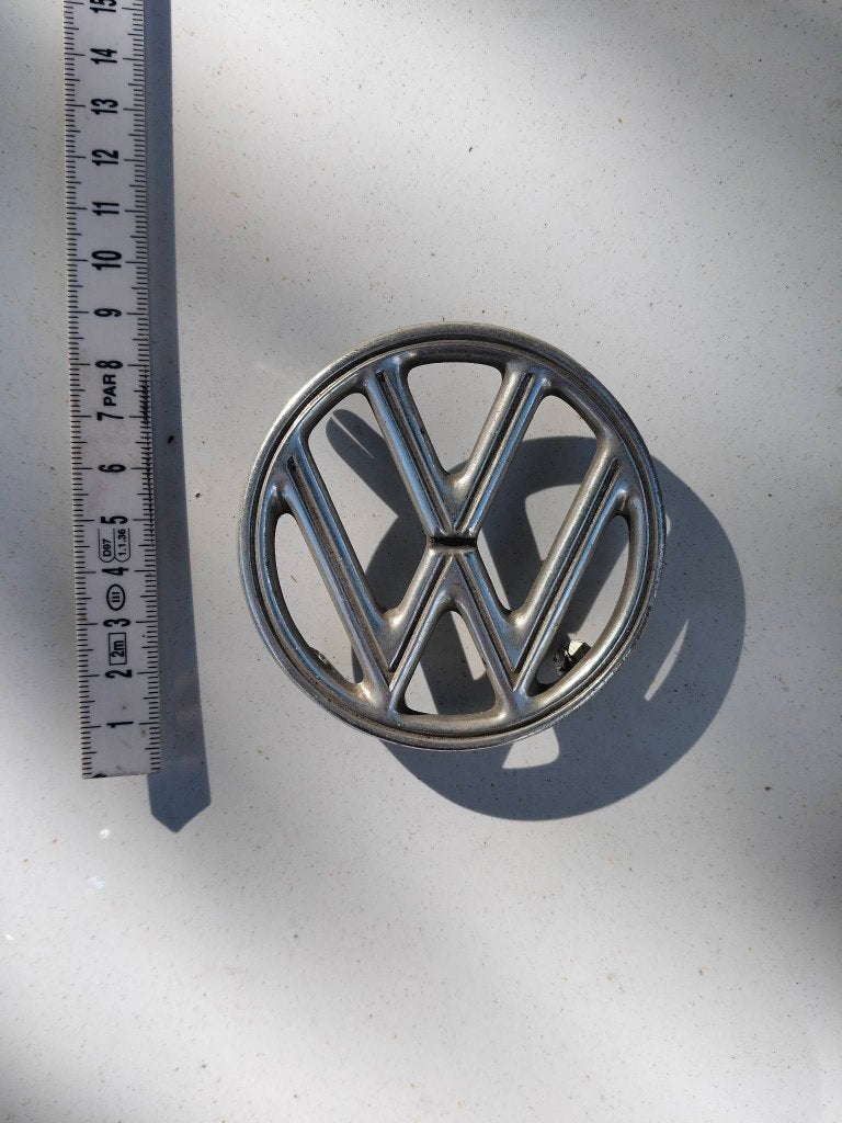 Sigle VW 8 cm à pattes de fixation, Enlèvement, Utilisé, Volkswagen