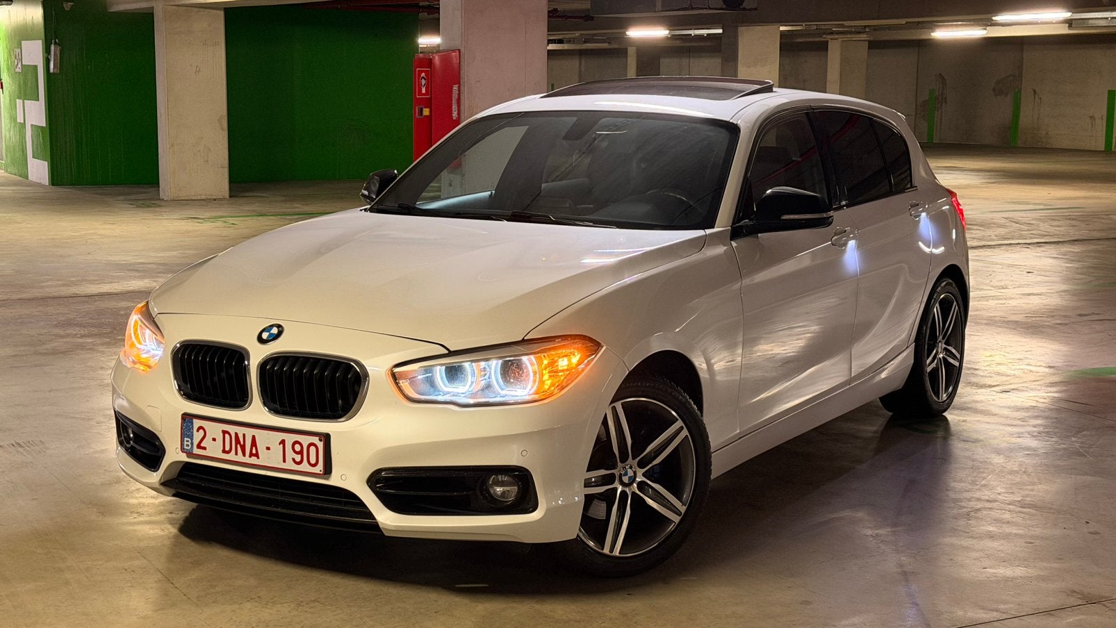 BMW 120i, Auto's, Automaat, Zwart, 4 cilinders, Wit